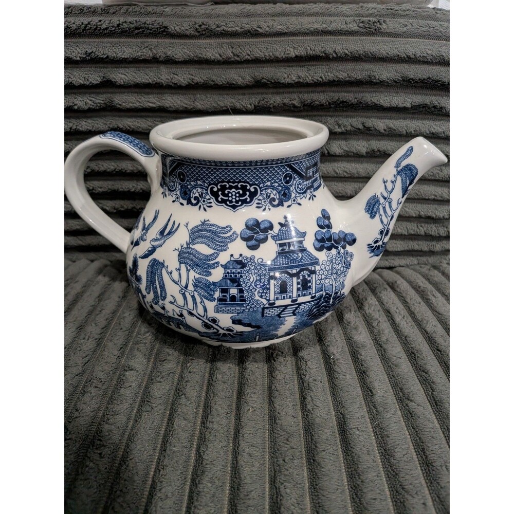 Vintage Churchill England Blue Willow Teapot - Georgian Shape - Blue & White